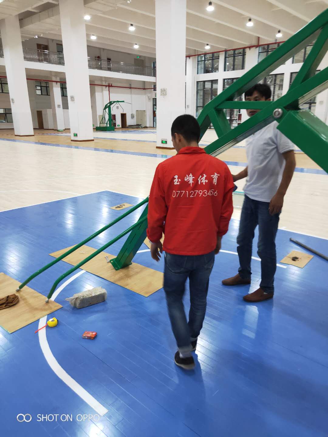 玉峰體育籃球場(chǎng)籃球架