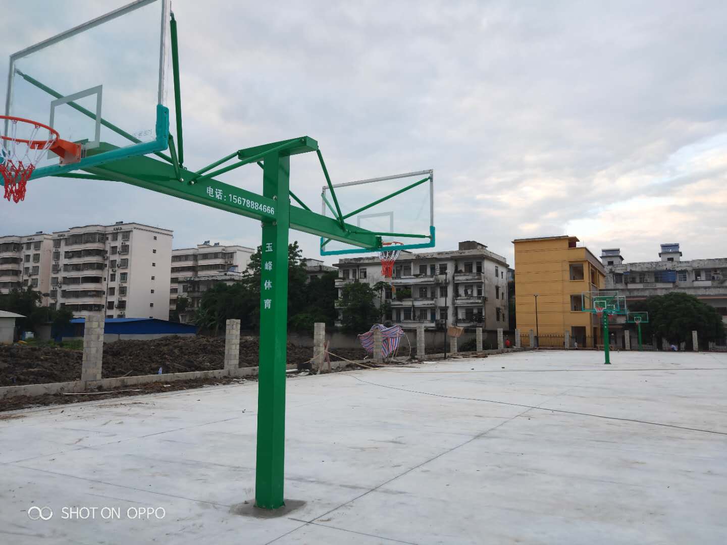移動(dòng)籃球架日常保養(yǎng)和場(chǎng)地種類