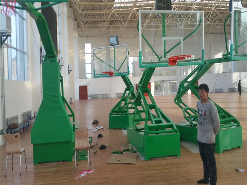 電動(dòng)液壓籃球架使用常會(huì)傷害到哪里